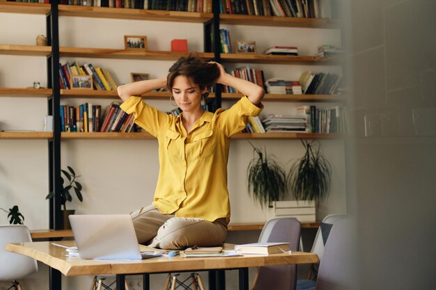 Jak odnaleźć równowagę między pracą a relaksem w codziennym życiu