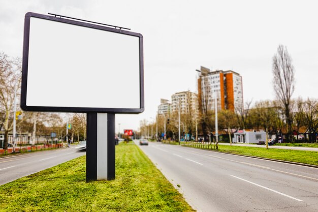 Jak efektywnie wykorzystać tablice billboardowe w strategii marketingowej twojej firmy